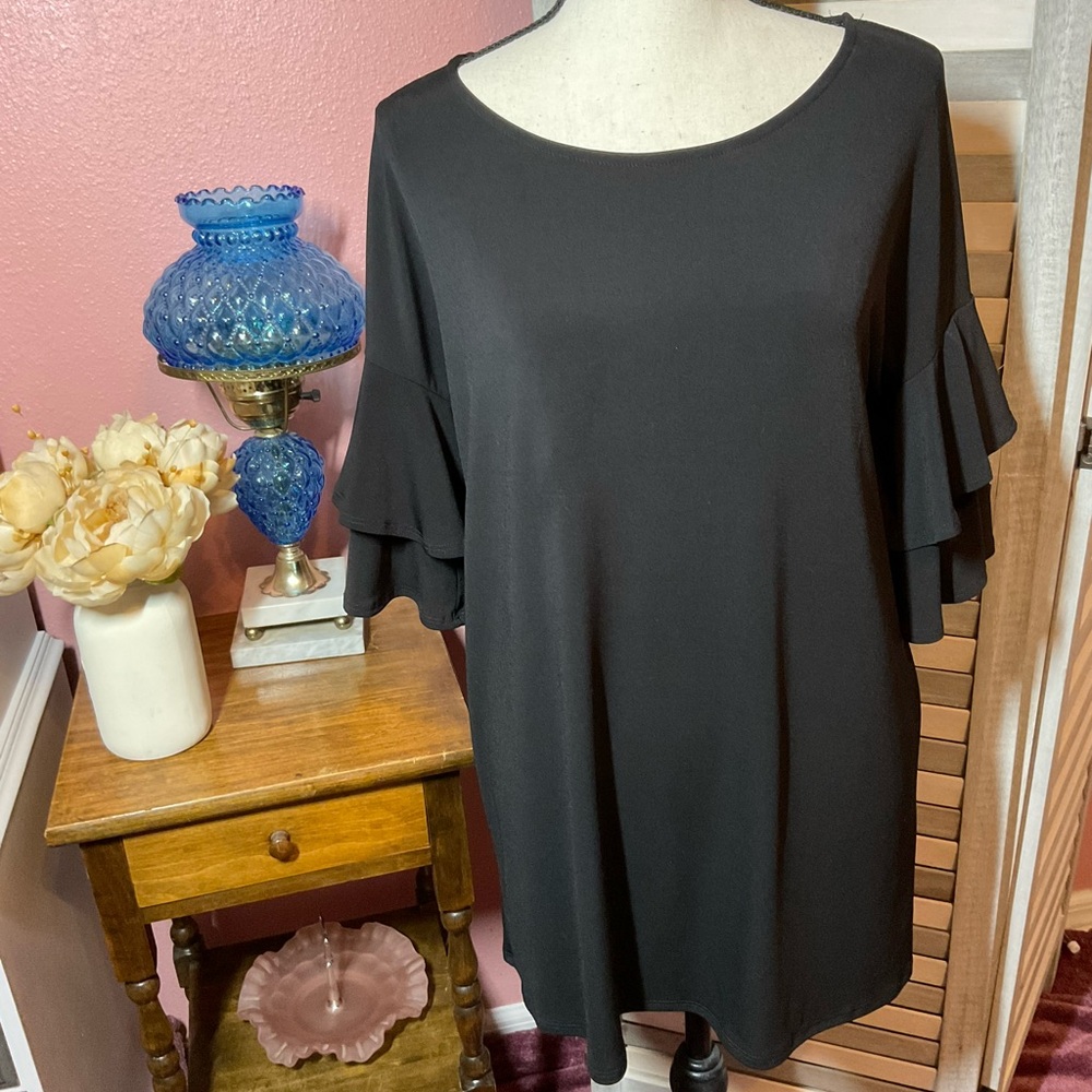 Zenana Outfitters Black Ruffle Sleeve Tunic